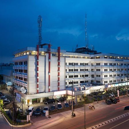 Garuda Plaza Hotel Medan Bagian luar foto