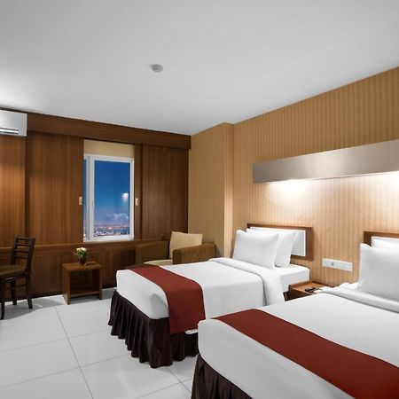 Garuda Plaza Hotel Medan Bagian luar foto