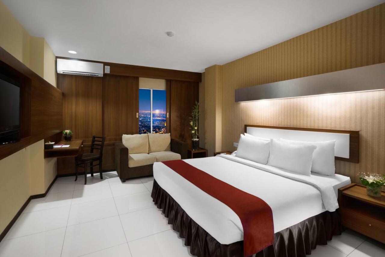 Garuda Plaza Hotel Medan Bagian luar foto