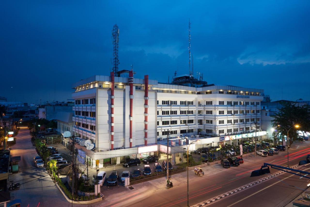 Garuda Plaza Hotel Medan Bagian luar foto