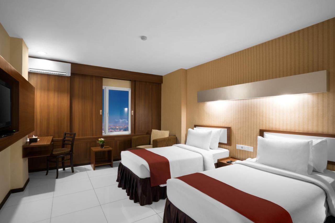 Garuda Plaza Hotel Medan Bagian luar foto