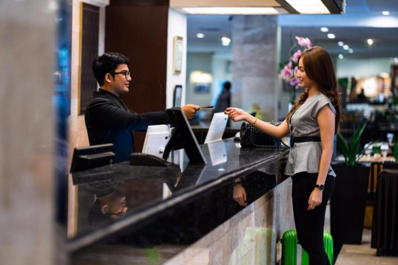 Garuda Plaza Hotel Medan Bagian luar foto